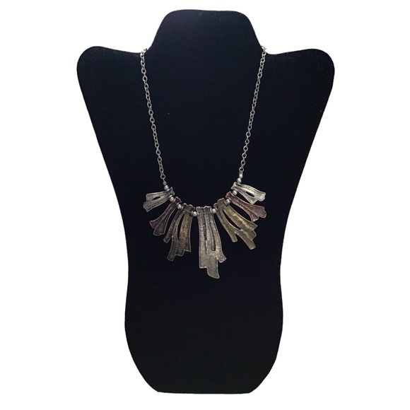 Necklace And Earrings Set - Picture 2 of 5